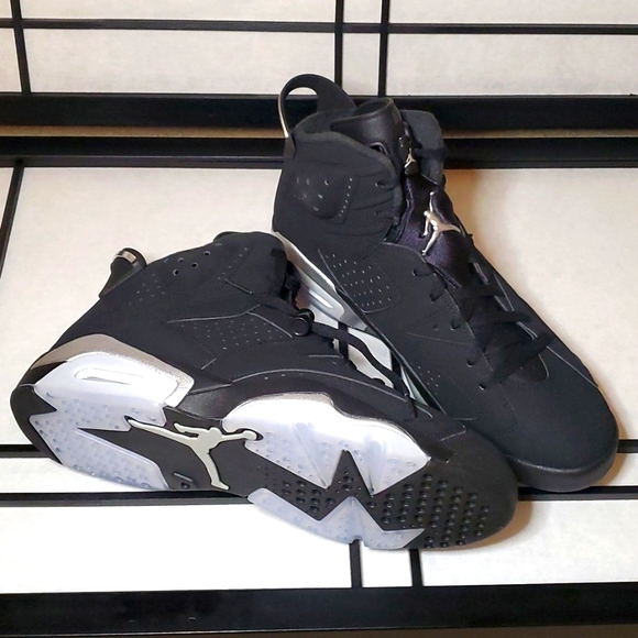 Brand New Never Worn!! Air Jordan Retro 6 Black / Metallic Silver - Picture 1 of 11